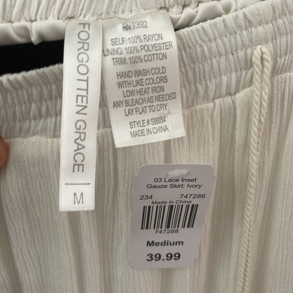 Cream boho maxi skirt NWT - Picture 3 of 4